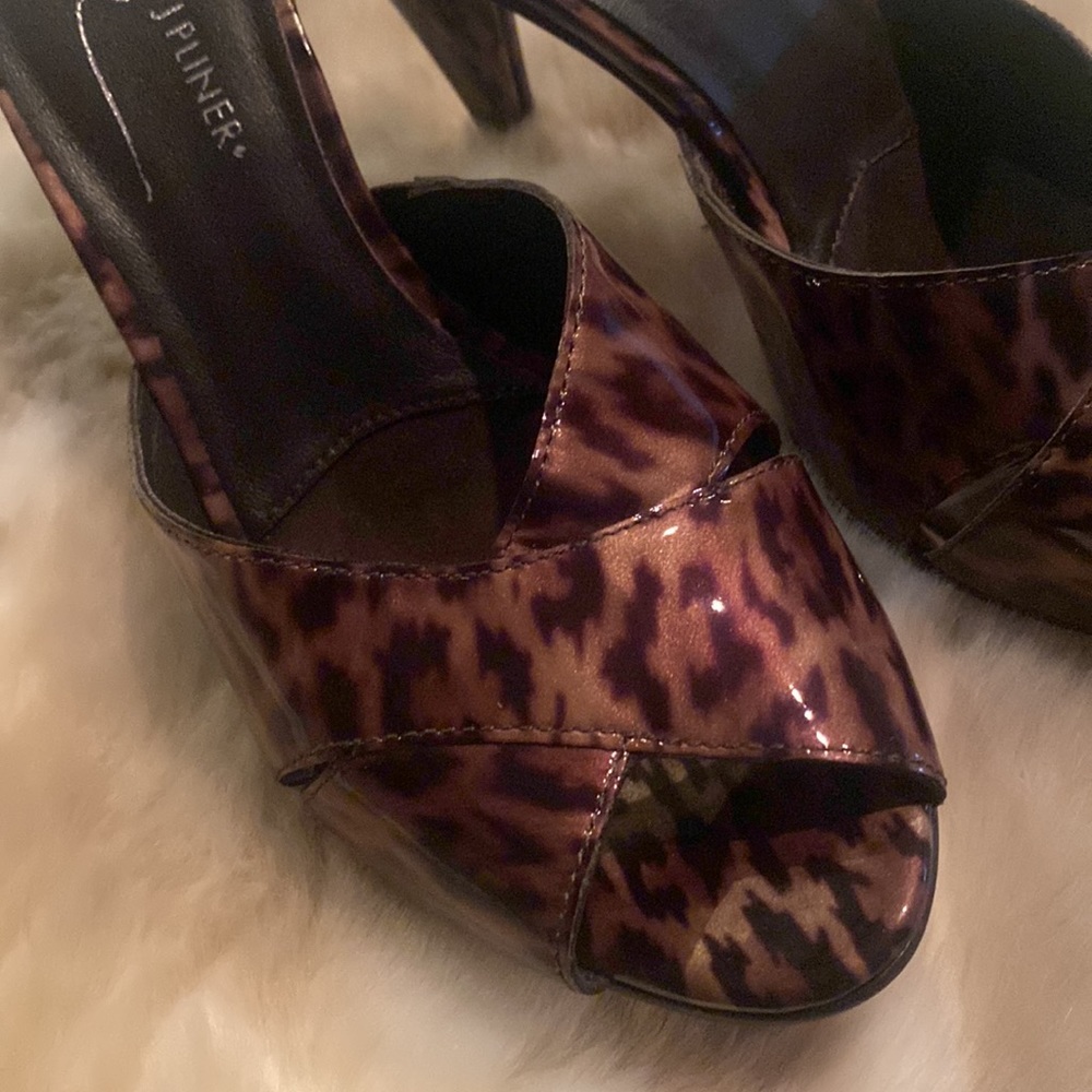 New animal print leather slide heels. 2.5 heel comfortable and beautiful - Picture 2 of 7